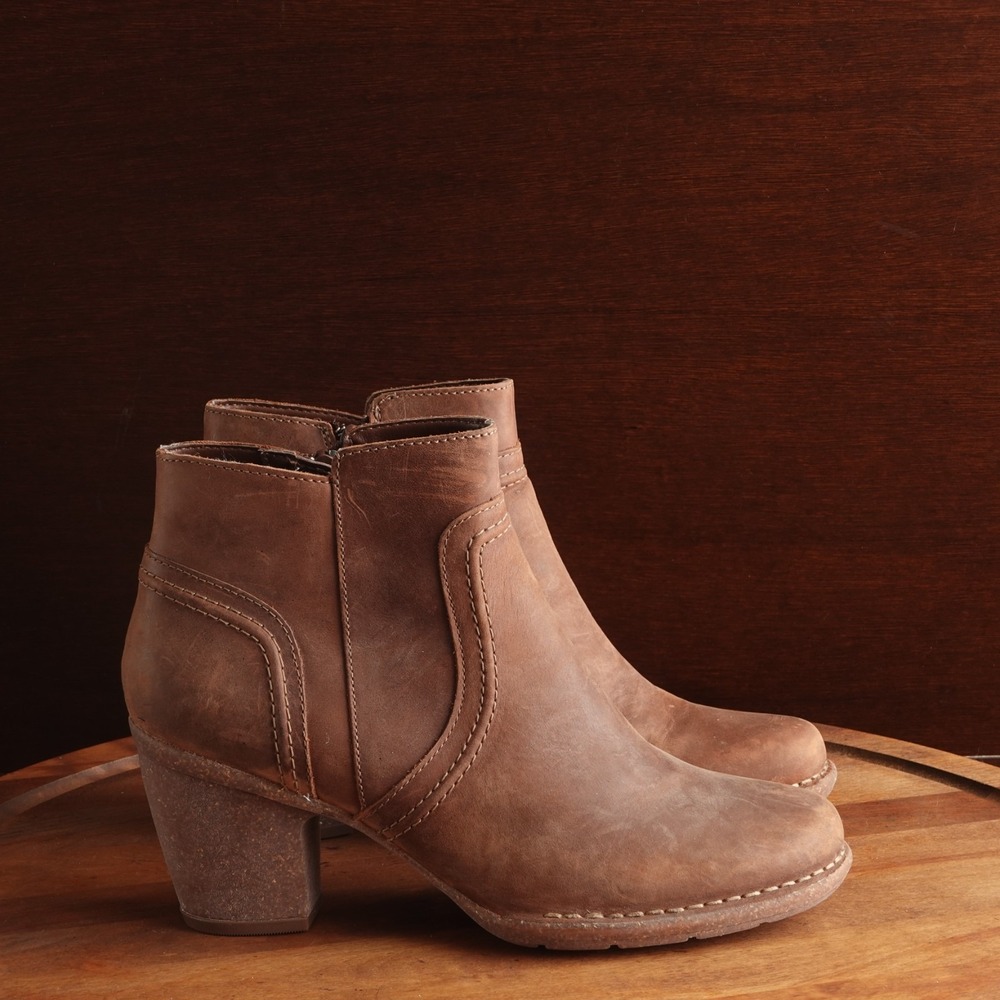 Clarks Boots WMS SZ 9.5M Brown Carleta Paris Leather Comfort Heritage Boho Ankle